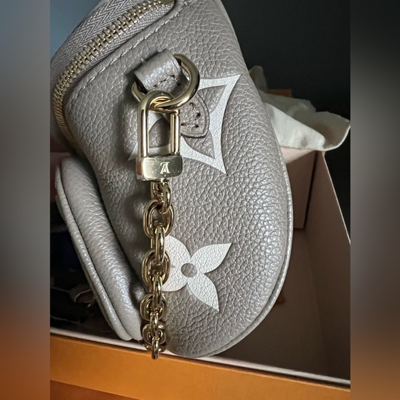 Brand new Louis Vuitton mini bumbag in bicolor monogram empreinte leather. - Picture 14 of 16
